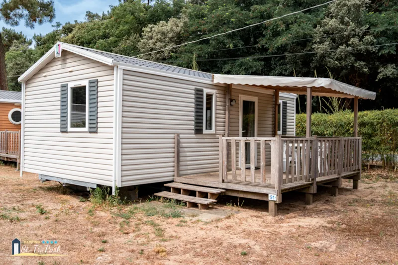Mobil-Home Confort 27.5M² (2 Chambres) + Terrasse Bois Semi-Couverte 11M²
