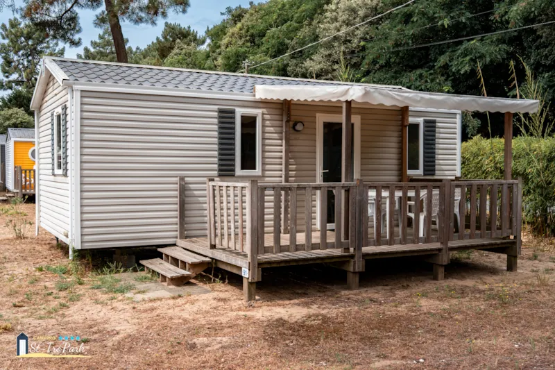 Mobil-Home Confort 27.5M² (2 Chambres) + Terrasse Bois Semi-Couverte 11M²