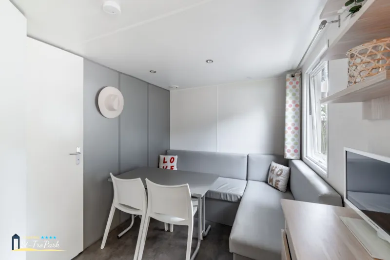 Mobil-Home Confort 18,60 M² (1 Chambre) + Terrasse Bois Semi-Couverte