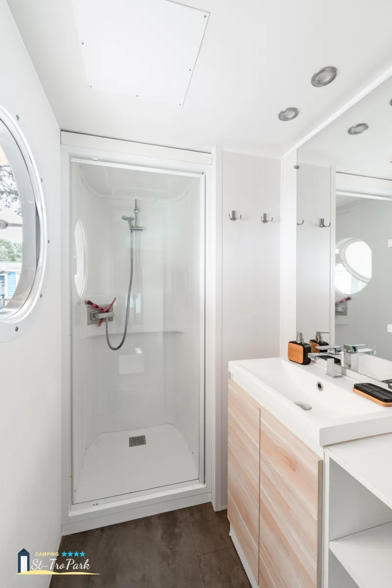 Mobilhome Confort 31M² (3 Chambres) + Terrasse Bois Semi-Couverte 15M²