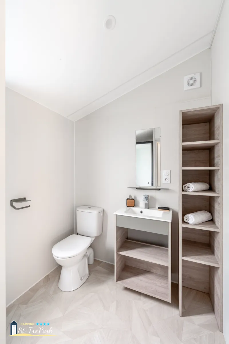 Mobil-Home Premium 19M² (1 Chambre) + Lave-Vaisselle + Terrasse Semi-Couverte 11M²