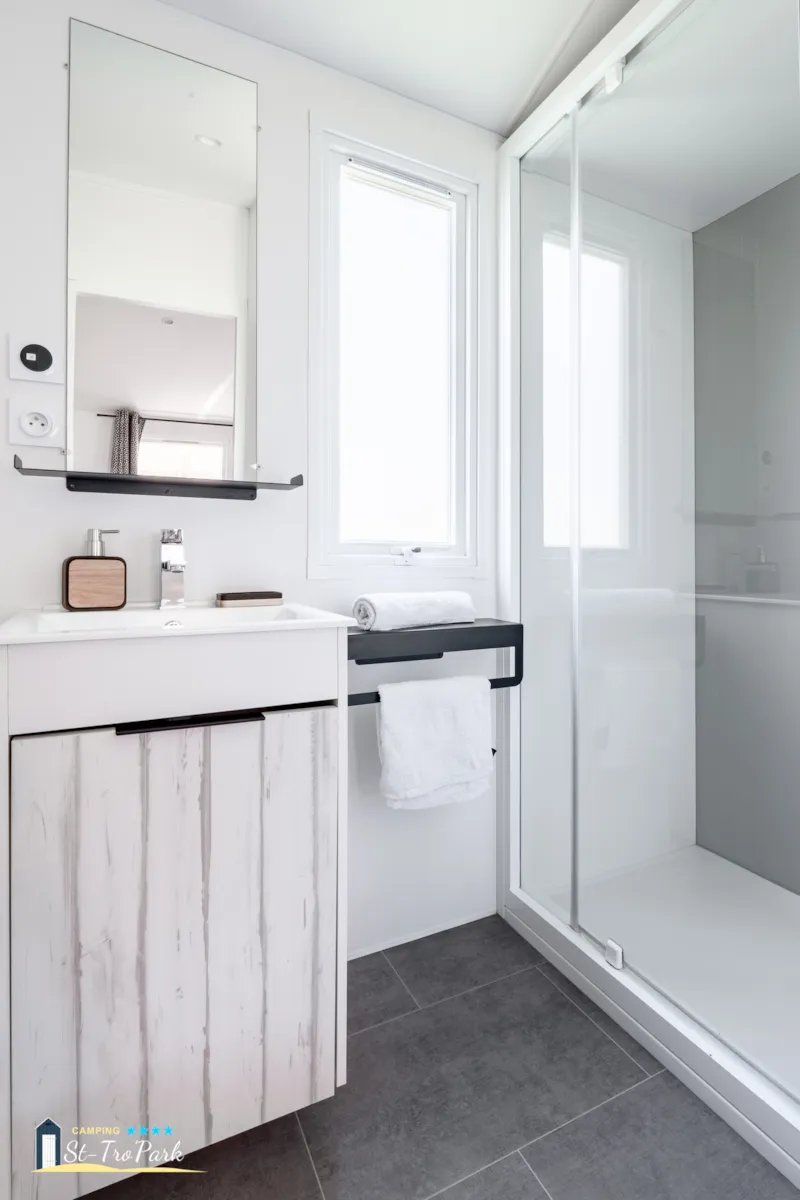 Mobil-Home Premium 32M² (2 Chambres - 2 Sdb) + Lave Vaisselle + Terrasse Semi-Couverte 15M²