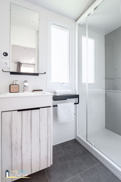 Mobile home Premium - 32m² (2 bedrooms - 2 bathrooms) + Dishwasher + 15m² semi-covered terrace — 4