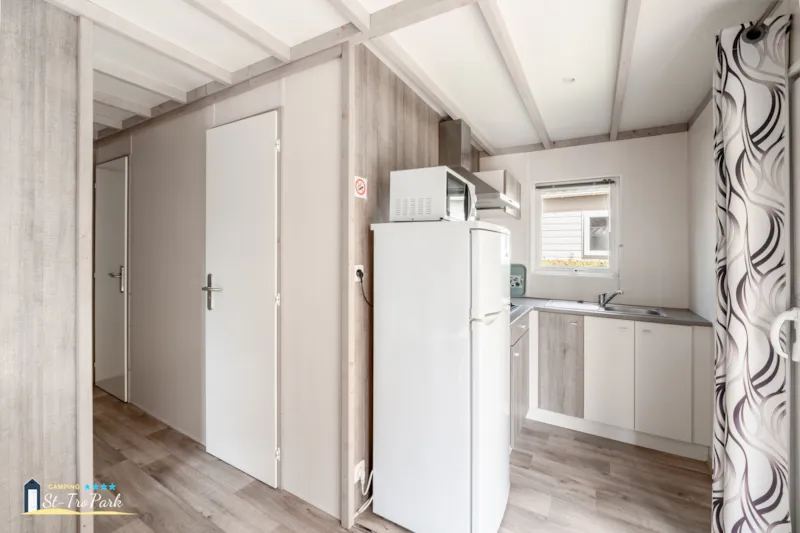 Chalet Confort 26.5M² (2 Chambres) + Terrasse Couverte + Tv