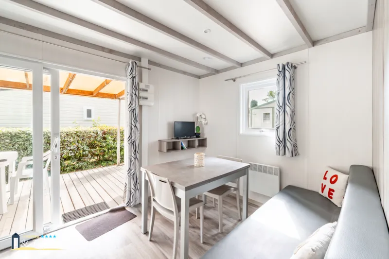 Chalet Confort 26.5M² (2 Chambres) + Terrasse Couverte + Tv
