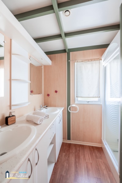 Chalet Premium 46m² (3 bedrooms) + air conditioning + sheltered terrace + Dishwasher — 6
