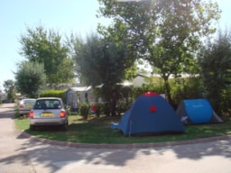 Kampeerplaats(en) - Standplaats Zonder Elektriciteit + 1 Auto + Tent Of Caravan - Camping Antioche d'Oléron