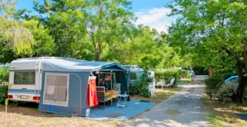 Stellplatz - Grand Confort Campingplatz - Domaine de la Bergerie