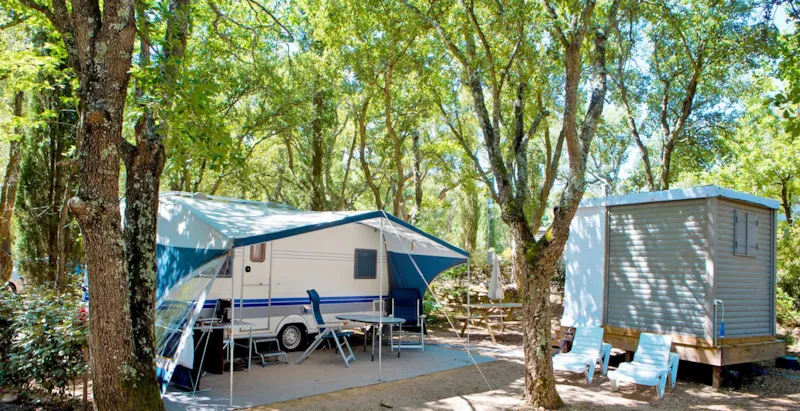 Emplacement Premium + Sanitaire Privé