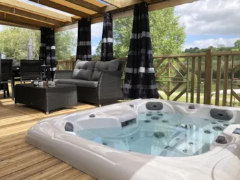 Mietunterkunft - Mobilheim Otello Luxe - 1 Zimmer - Jacuzzi - Camping Monaco Parc