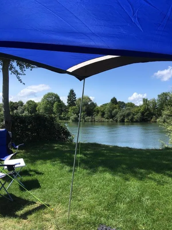 Forfait Privilège : 1 Camping Car Ou 1 Voiture + Tente Ou Caravane + Électricité 10A Bord De Seine