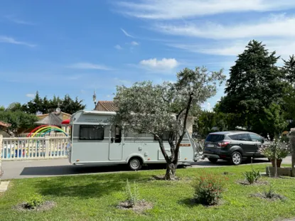 Piazzola >80M² :  Auto + Tenda/Roulotte O Camper - Piatto, Delimitato