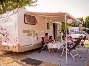 Stellplatz - Confort Xl Emplacement Tente/Van/Caravane/Camping-Car - CAMPING PEGOMAS