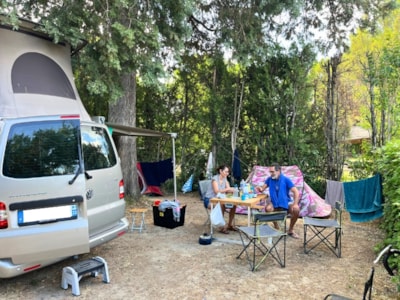 Comfort Large Tent/Van/Caravan/Motorhome Pitch (with electricity)
