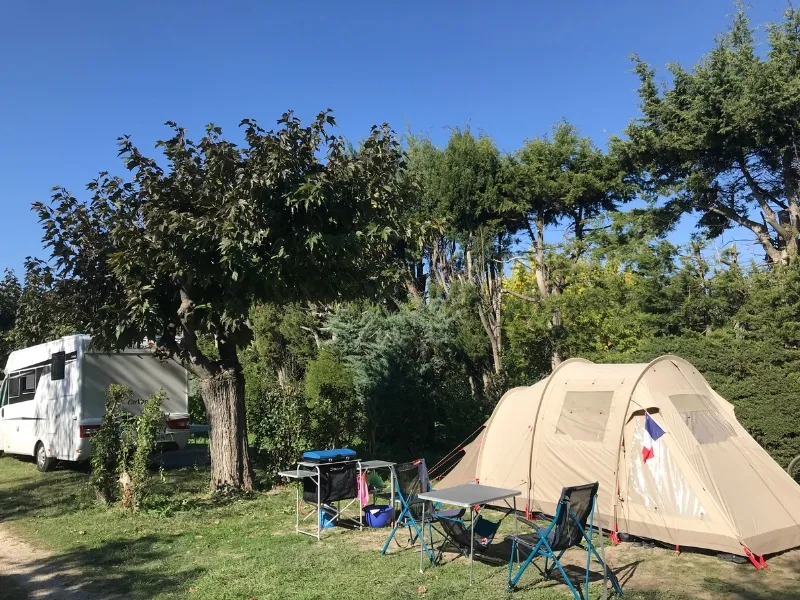 Emplacement Confort Medium Tente / Van < 5M (Avec Electricité)