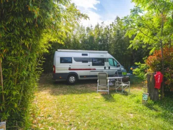 Emplacement - Emplacement Confort Large Tente/Van/Caravane/Camping-Car (Avec Électricité) - Camping Pegomas