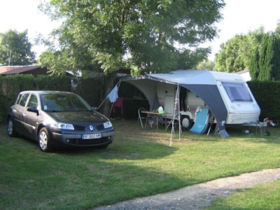 RV and caravan pitch+ 6A electricity