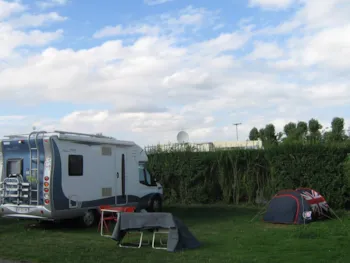 Pitch - Caravan And Motorhome Pitch- Without Electricity - Camping LE TARTERON