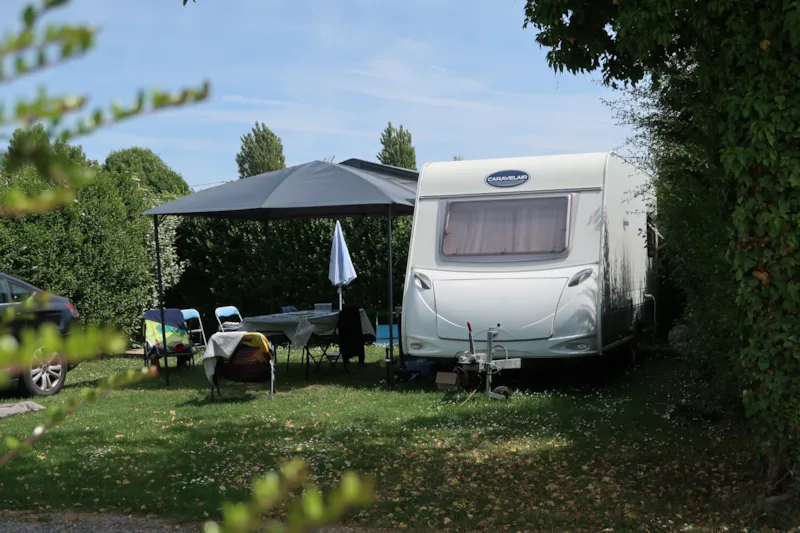 Emplacement Camping-Car Et Caravane + Électricité 6A