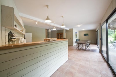 "Entre amis" vacation rental Privilège, 3 bathrooms - TV — 2