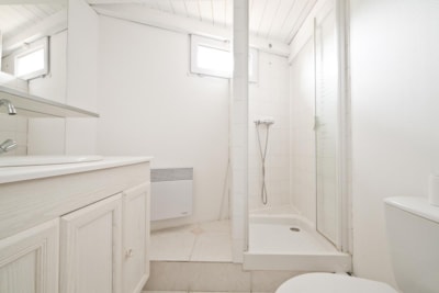 "Entre amis" vacation rental Privilège, 3 bathrooms - TV — 8