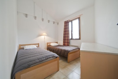 Disabled-friendly cottage Privilège, bathroom - TV — 3