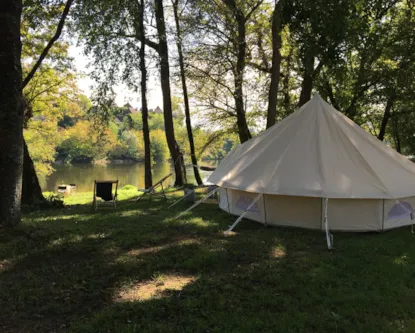 Emplacement Bivouac 2 Pers. Espace Nature Bord De Rivière Sans Électricité