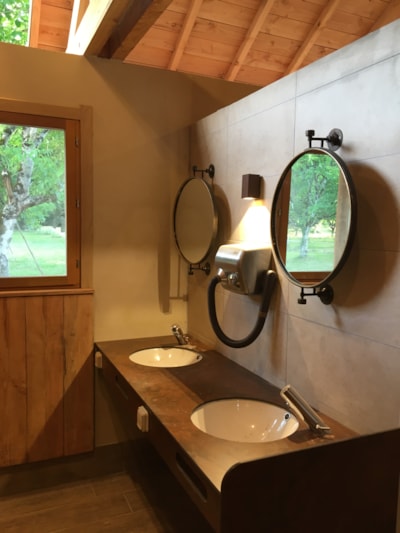 COMFORT pitch for 2 people, minimum 80 m², 16A electricity, drinking water, sanitation on site, — 10