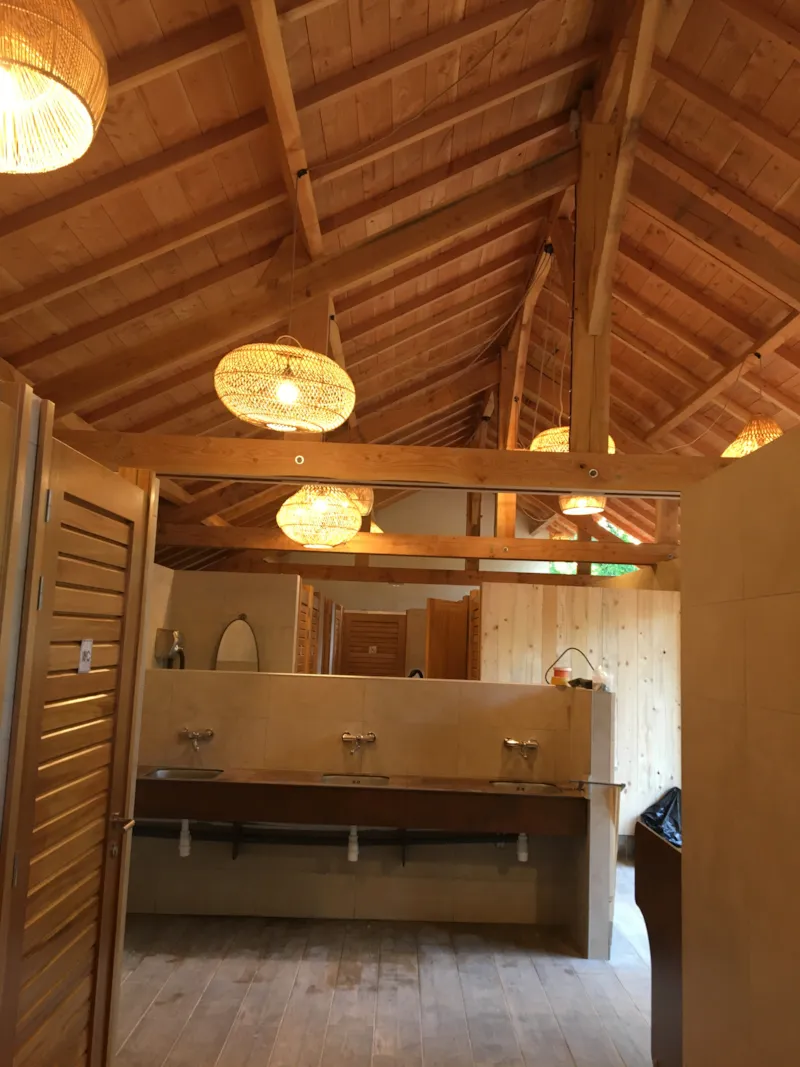 Emplacement  Privilège Confort Xl Sup 100M², Eau Potable, Assainissement, Elect 16 A,