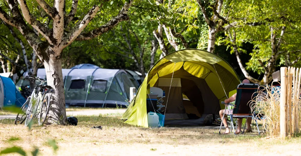 Stellplatz - Stellplatz Confort 2 Pers , Mini 80 M², Elect 16A, Trinkwasser, Kanalisation Auf Dem Stellplatz, - Camping Le Village du Port