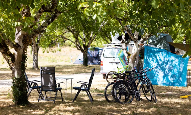 Emplacement Confort 2 Pers , Mini 80 M², Elect 16A, Eau Potable, Assainissement Sur Emplacement,