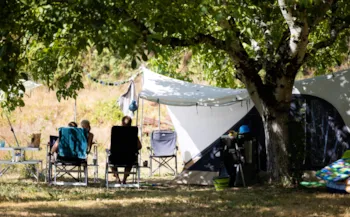 Kampeerplaats(en) - Standplaats Privilège Confort Xl Sup 100M², Drinkwater, Afvoer, Elektriciteit 16 A, - Camping Le Village du Port