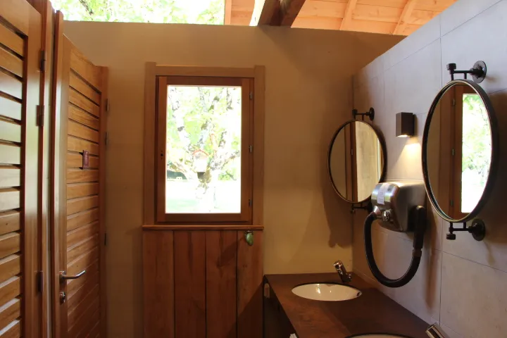 Emplacement Camping Car, Van, Confort , Min 80 M², Elect 16A, Robinet Eau Potable, Vidange,