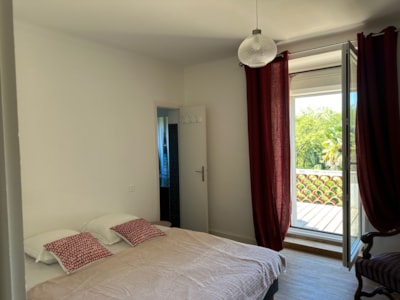 White villa Privilège, 6 bedrooms - 4 bathrooms - TV — 9