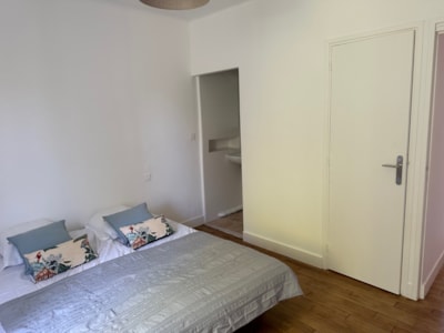 White villa Privilège, 6 bedrooms - 4 bathrooms - TV — 10