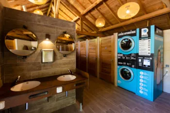 Kampeerplaats(en) - Toeren Per Fiets En Te Voet: 'Ecomobility' Pakket Voor 2 Personen, Water, 16 A Elektriciteit - Camping Le Village du Port