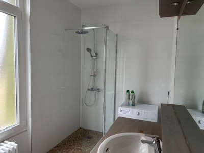 White villa Privilège, 6 bedrooms - 4 bathrooms - TV — 7