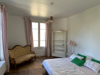 White villa Privilège, 6 bedrooms - 4 bathrooms - TV — 5
