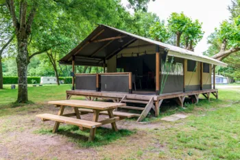 Mietunterkunft - Lodge La Dame Jouanne  (Without Toilet Blocks) - Camping Ile de Boulancourt