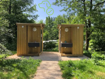 Piazzola Premium Per Tenda/Piccolo Camper Con Bagni Privati.