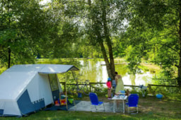 Kampeerplaats(en) - Basisprijs Comfortplaats Etang - Camping LA FOUGERAIE