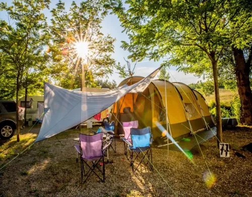 Pitch - Comfort Pitch 90M² - image n°2 - Camping Le Pommier