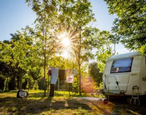 Emplacement - Comfort pitch 90m² - Camping Le Pommier