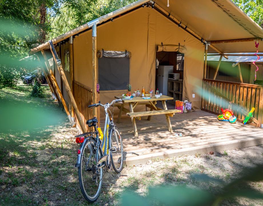 Location - Tente Ciela Nature Lodge - 2 Chambres - Cuisine Équipée – Salle De Bain - Camping Le Pommier