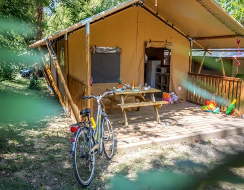 Location - Tente Ciela Nature Lodge - 2 Chambres - Cuisine Équipée – Salle De Bain - image n°1 - Camping Le Pommier