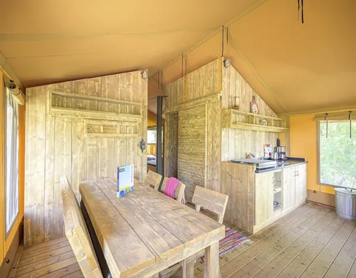 Location - Tente Ciela Nature Lodge - 3 Chambres - Cuisine Équipée – Salle De Bain - image n°3 - Camping Le Pommier