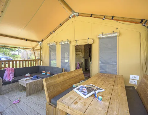 Location - Tente Ciela Nature Lodge - 3 Chambres - Cuisine Équipée – Salle De Bain - image n°2 - Camping Le Pommier