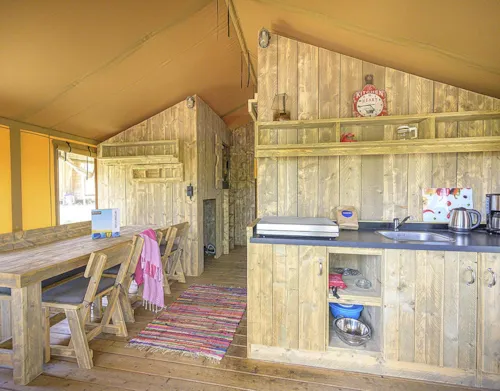 Location - Tente Ciela Nature Lodge - 3 Chambres - Cuisine Équipée – Salle De Bain - image n°4 - Camping Le Pommier