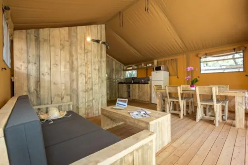 Location - Tente Ciela Nature Lodge - 2 Chambres - Cuisine Équipée – Salle De Bain - image n°3 - Camping Le Pommier