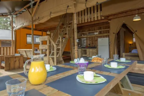 Location - Tente Ciela Nature Lodge - 3 Chambres - Cuisine Équipée – Salle De Bain - image n°2 - Camping Le Pommier